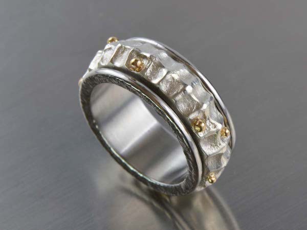 Selber hergestellter drehbarer Ring aus Silber und Edelstahl. / Selber Hand anlegen beim Schmuck - Goldschmiede Wigholm , Murg am Walensee