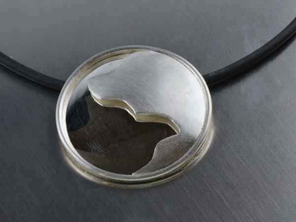 Selber hergestellter drehbarer Ring aus Silber und Edelstahl. / Selber Hand anlegen beim Schmuck - Goldschmiede Wigholm , Murg am Walensee