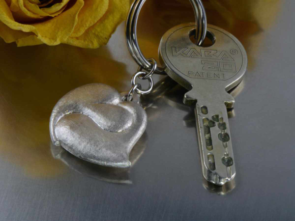 Schlüsselring in Silber mit zwei verbundene Herzen/ Workshop - Goldschmiede Wigholm , Murg am Walensee